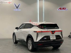 Xe VinFast VF7 Eco 2025